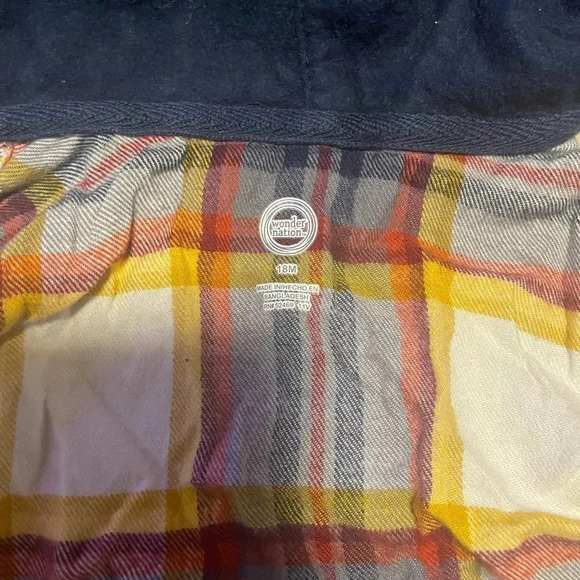 3/$12 long sleeve hooded shirt gently used. Bundle  3 or more $7. 00🎉 - Picture 6 of 7